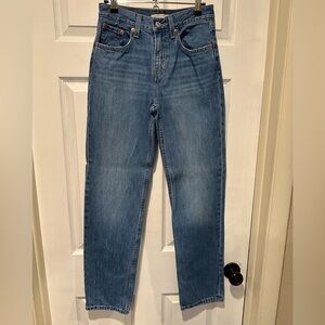 Levi’s Low Pro Straight Jeans in Lighter Medium Wash. Sz 24